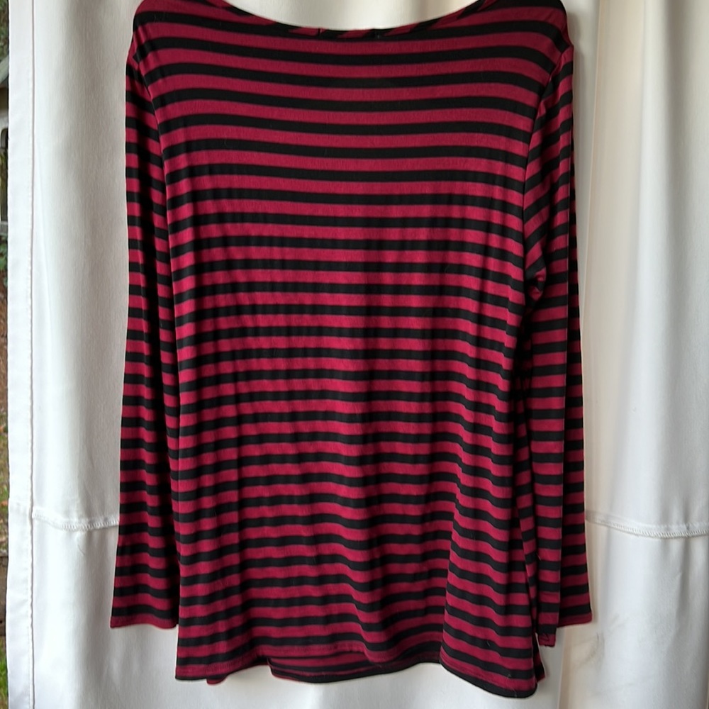 HLG plus black and purple stripe jersey material top. - Picture 4 of 5